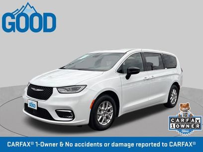 Used 2024 Chrysler Pacifica Touring