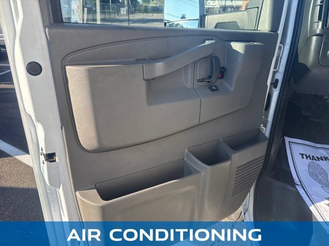 Used 2017 Chevrolet Express 3500 RWD image 10