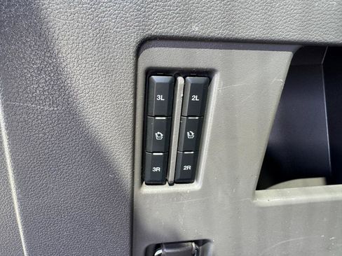 Used 2019 Ford Expedition Limited w/ Equipment Group 301A RWD image 17