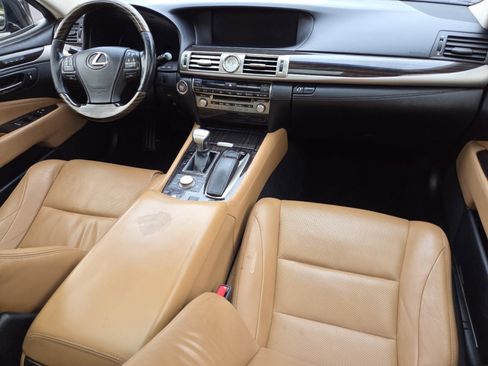 Used 2015 Lexus LS 460 AWD w/ Comfort Package image 28