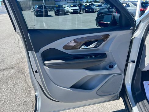 Used 2018 GMC Terrain SLE w/ Driver Convenience Package FWD image 15