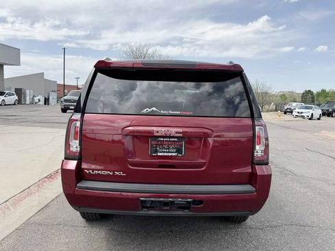 Used 2017 GMC Yukon XL SLT AWD/4WD image 7