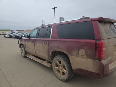 Used 2017 Chevrolet Suburban Premier image 7
