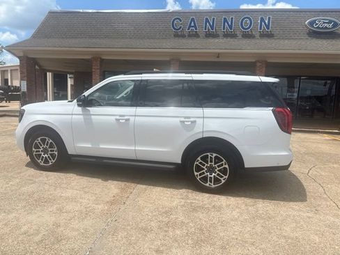 Certified 2025 Ford Expedition Active AWD/4WD image 3