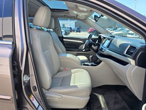 Used 2015 Toyota Highlander XLE AWD/4WD image 10