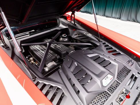 Used 2023 Lamborghini Huracan EVO AWD/4WD image 45
