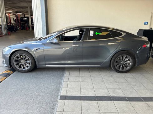 Used 2018 Tesla Model S 75D AWD/4WD image 2