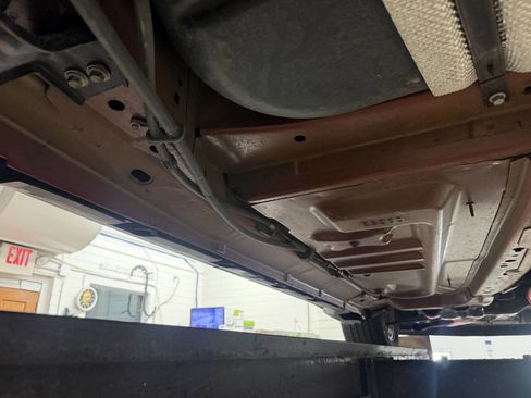 Used 2011 Ford Taurus SEL FWD image 21