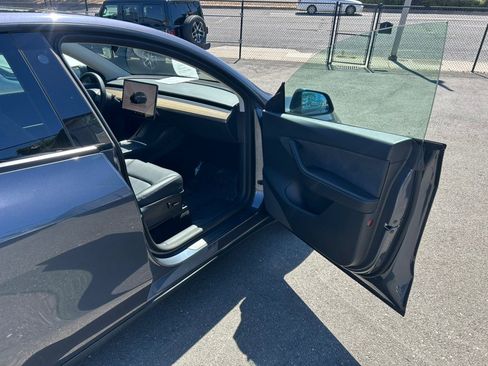Used 2022 Tesla Model Y Long Range AWD/4WD image 34