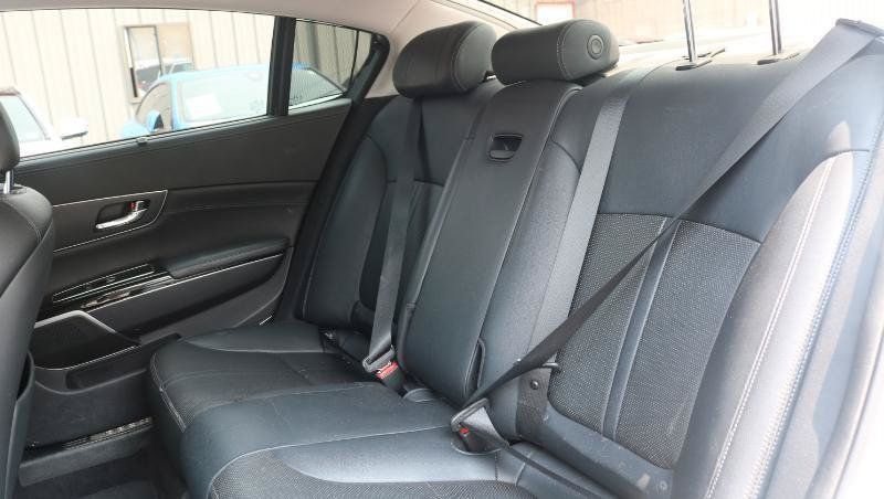 Used 2017 Kia K900 Premium RWD image 17