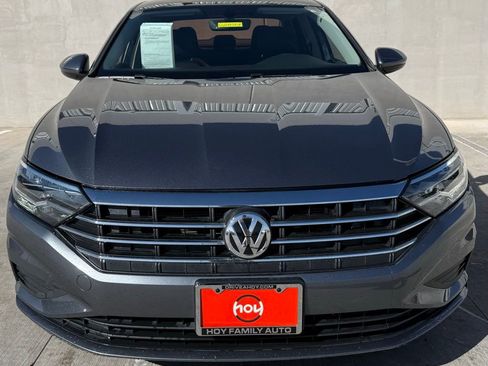 Used 2021 Volkswagen Jetta SE w/ SE Cold Weather Package image 2