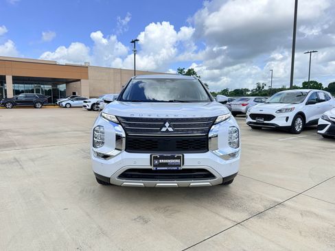 Used 2023 Mitsubishi Outlander SE FWD image 2