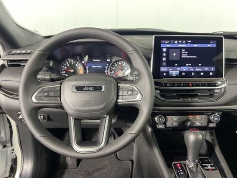 New 2026 Jeep Compass Latitude image 13