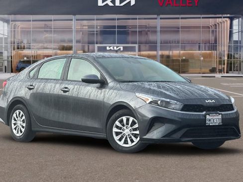 Used 2024 Kia Forte LX FWD image 2