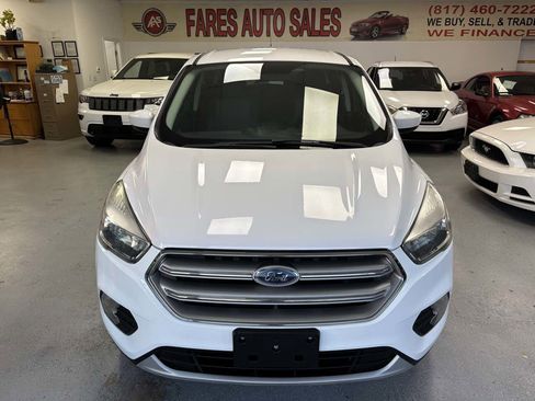 Used 2017 Ford Escape SE image 2