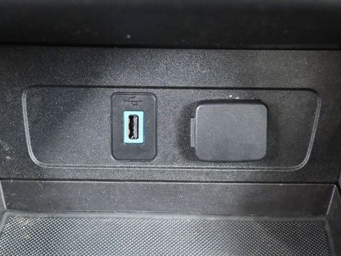 Used 2017 Ford Escape Titanium image 26