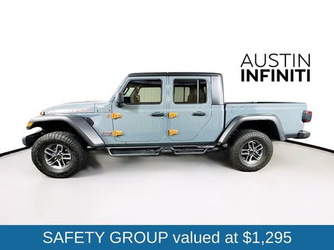 Used 2024 Jeep Gladiator Mojave w/ Technology Group AWD/4WD image 4