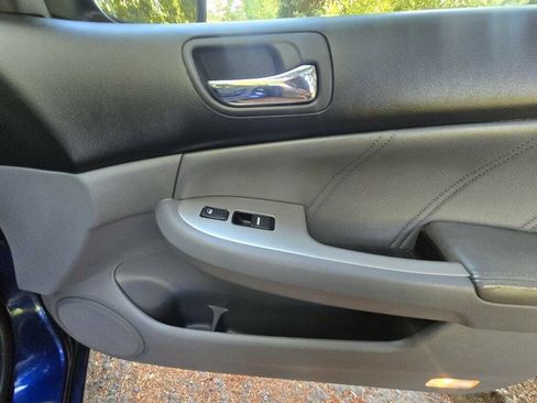 Used 2004 Honda Accord EX image 22