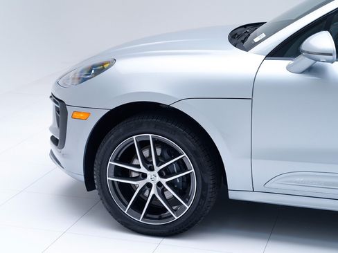 Certified 2026 Porsche Macan AWD/4WD image 11