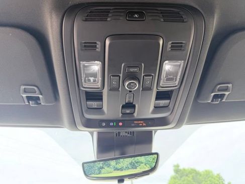 Used 2025 Chevrolet Tahoe High Country AWD/4WD image 14