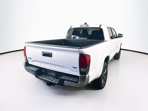 Used 2021 Toyota Tacoma SR5 AWD/4WD image 9