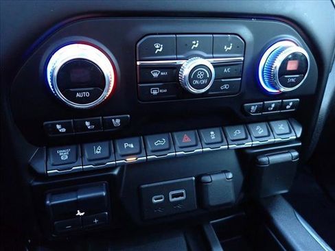 Used 2023 GMC Sierra 2500 Denali w/ Denali Ultimate Package image 23