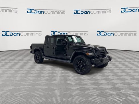 Used 2021 Jeep Gladiator Overland image 2
