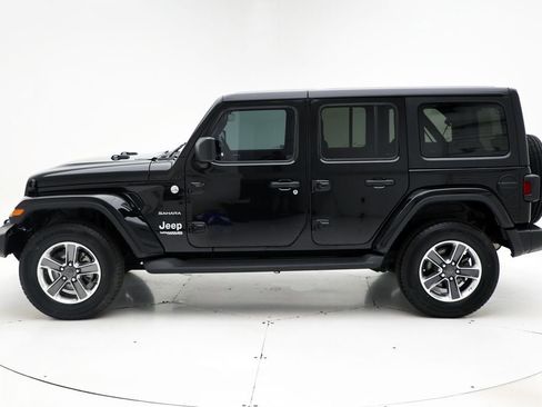 Used 2022 Jeep Wrangler Unlimited Sahara AWD/4WD image 5