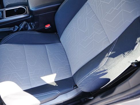 Used 2022 Toyota Tacoma TRD Off-Road image 9