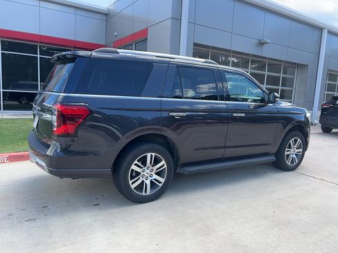 Used 2024 Ford Expedition Limited AWD/4WD image 2