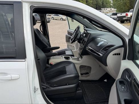 Used 2017 Dodge Grand Caravan SXT FWD image 27