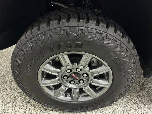 Used 2025 GMC Sierra 1500 AT4X image 20