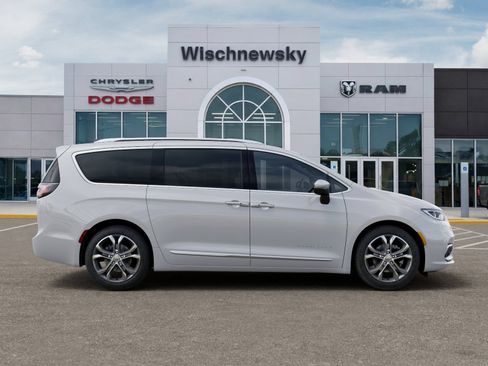 New 2026 Chrysler Pacifica Pinnacle w/ Trailer Tow Group FWD image 21