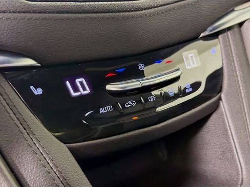 Used 2022 Cadillac XT5 Luxury AWD/4WD image 17