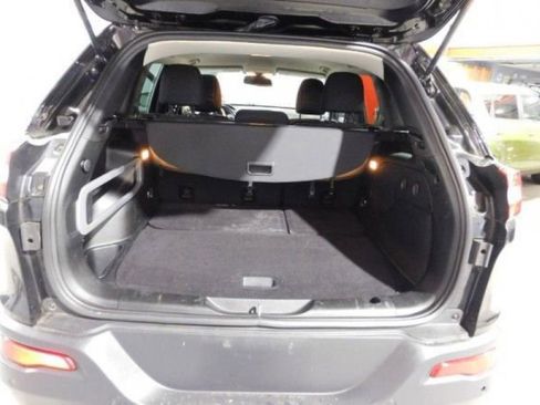 Used 2017 Jeep Cherokee Latitude w/ Safety/Convenience Group image 11