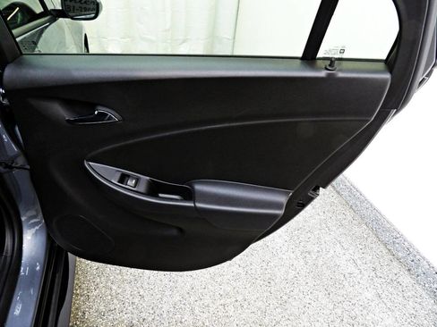 Used 2018 Chevrolet Volt LT w/ Comfort Package image 12