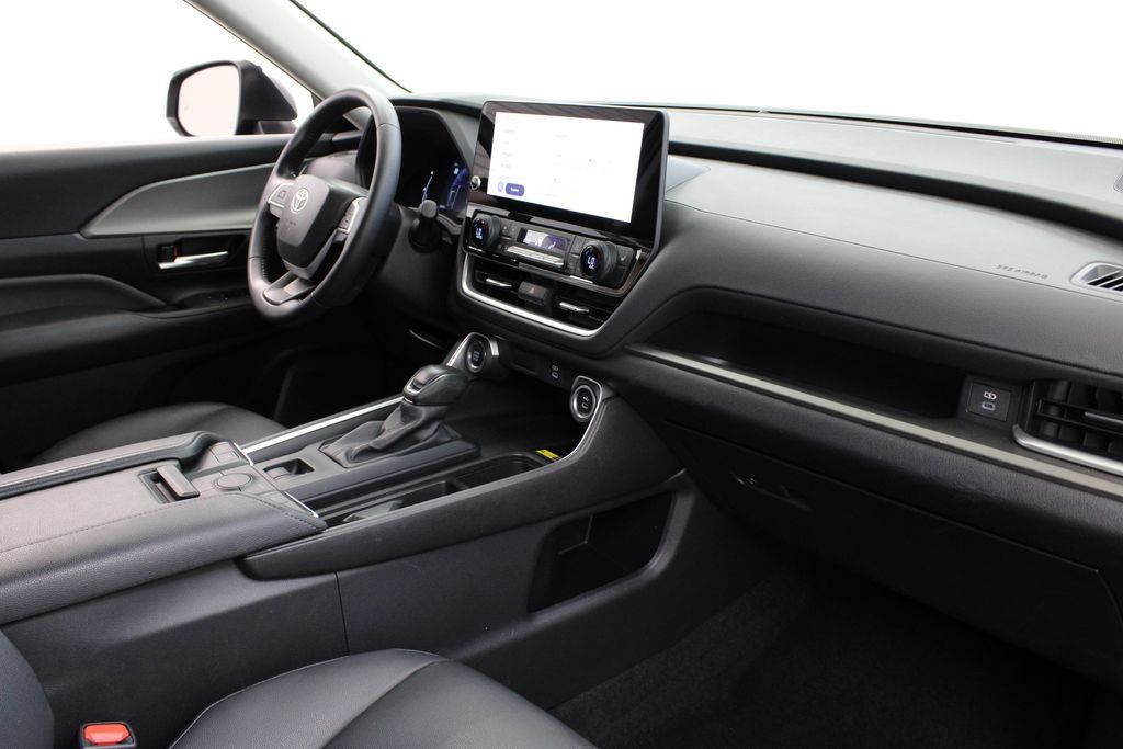 Used 2025 Toyota Grand Highlander AWD image 25