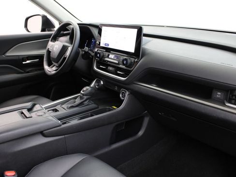 Used 2025 Toyota Grand Highlander AWD image 25