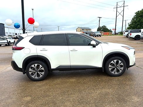 Used 2023 Nissan Rogue SV image 4