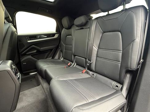 Used 2025 Porsche Cayenne S AWD/4WD image 16