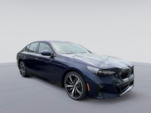 New 2026 BMW 530i xDrive w/ M Sport Package AWD/4WD image 7