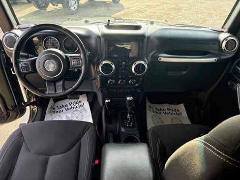 Used 2015 Jeep Wrangler Unlimited Sahara w/ Connectivity Group AWD/4WD image 20