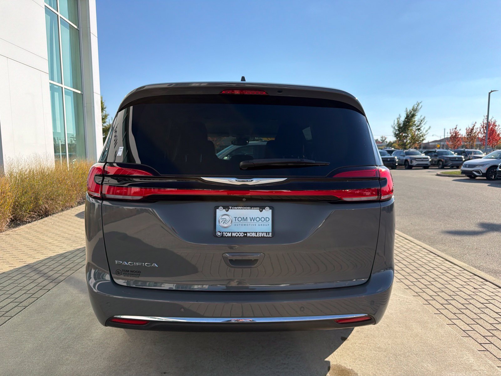 Used 2021 Chrysler Pacifica Touring w/ Cold Weather Group FWD image 41