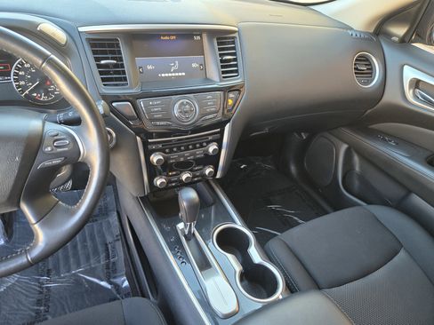 Used 2019 Nissan Pathfinder SV image 15