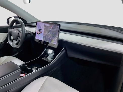 Used 2021 Tesla Model Y Long Range AWD/4WD image 30