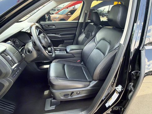 Used 2024 Nissan Pathfinder SL w/ SL Premium Package FWD image 14