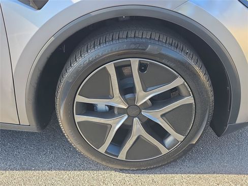 Used 2026 Tesla Model Y AWD image 25