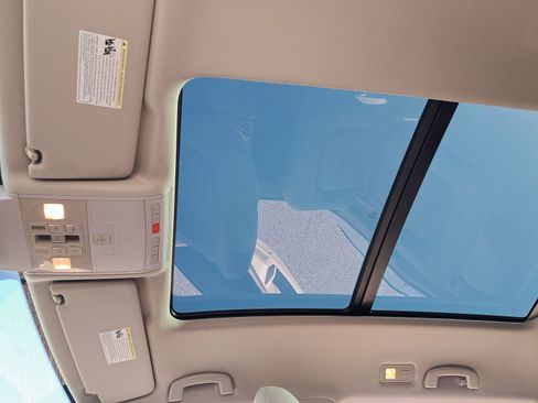 Used 2018 Volkswagen Atlas SEL Premium image 33