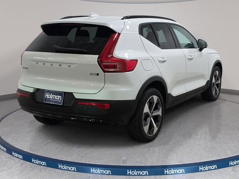 Used 2023 Volvo XC40 B5 Plus AWD/4WD image 6