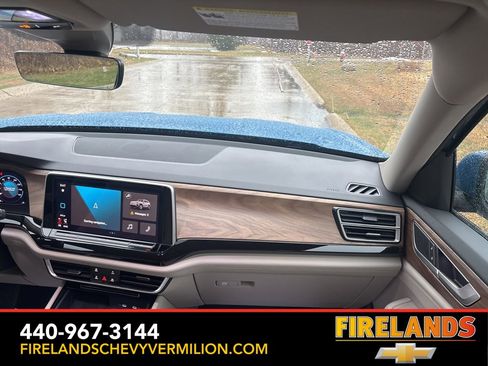 Used 2025 Volkswagen Atlas SE image 32